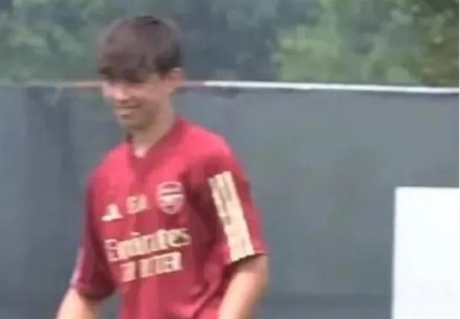 Con trai Mikel Arteta ra sân trong màu áo đội U17 Arsenal