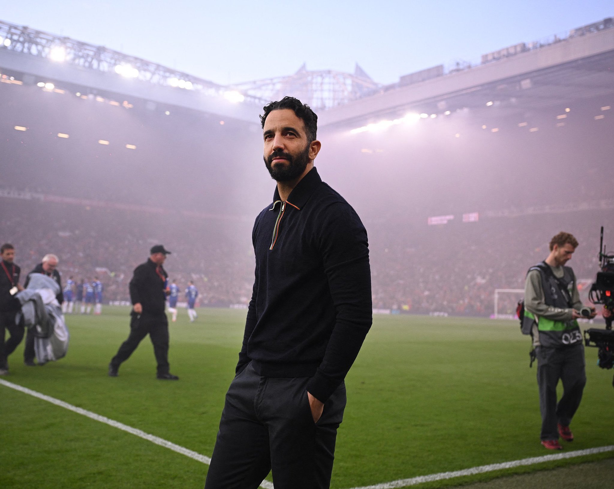 ⛳Chi tiết: Manchester United không hề hoảng loạn sau khi mất bóng trước. Amorim và các cầu thủ dự bị đã giúp đội tuyển vào chung kết một cách an toàn. ⛳Chi tiết: Manchester United không hề hoảng loạn sau khi mất bóng trước. Amorim và các cầu thủ dự bị đã giúp đội tuyển vào chung kết một cách an toàn.