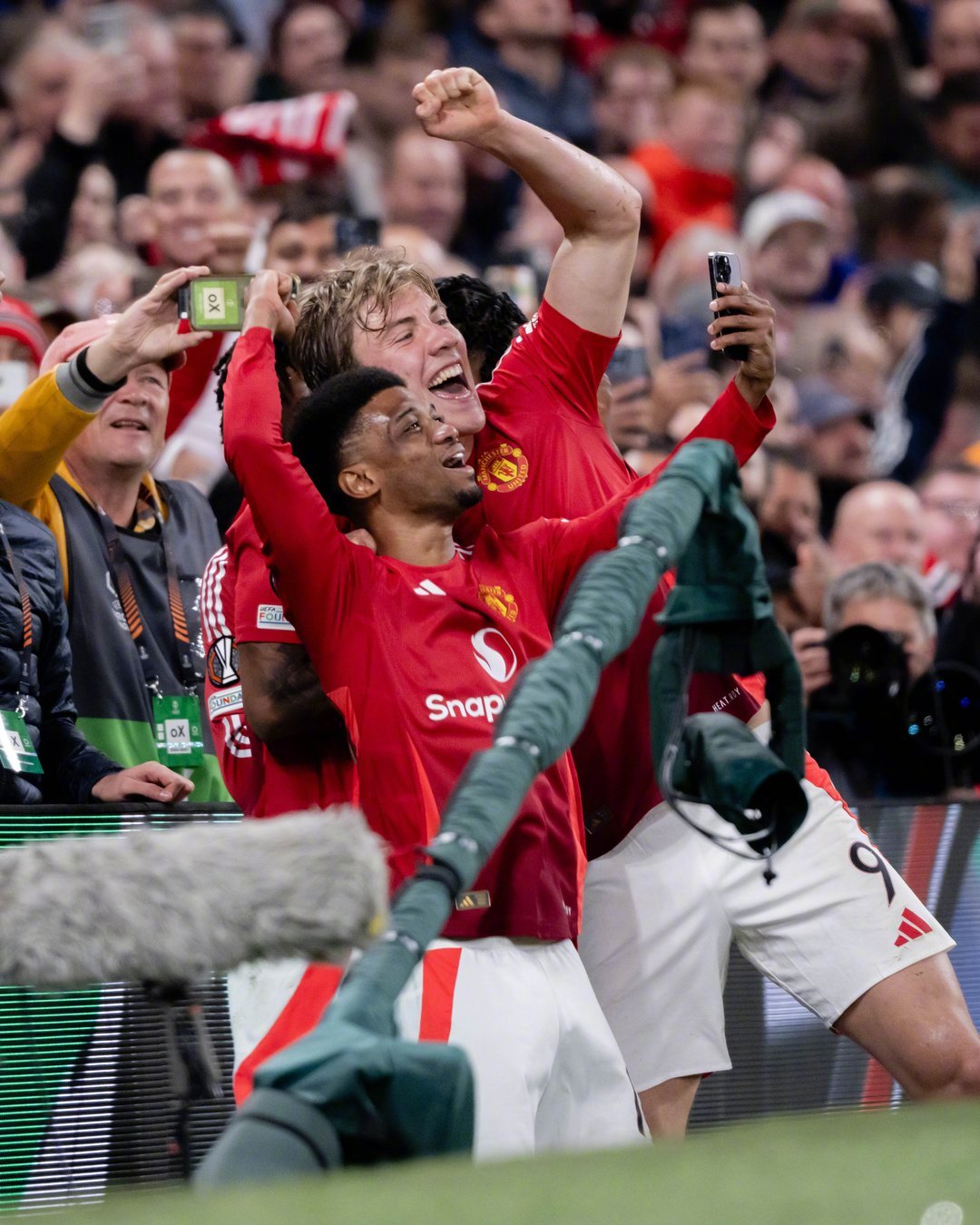 ⛳Chi tiết: Manchester United không hề hoảng loạn sau khi mất bóng trước. Amorim và các cầu thủ dự bị đã giúp đội tuyển vào chung kết một cách an toàn. ⛳Chi tiết: Manchester United không hề hoảng loạn sau khi mất bóng trước. Amorim và các cầu thủ dự bị đã giúp đội tuyển vào chung kết một cách an toàn.