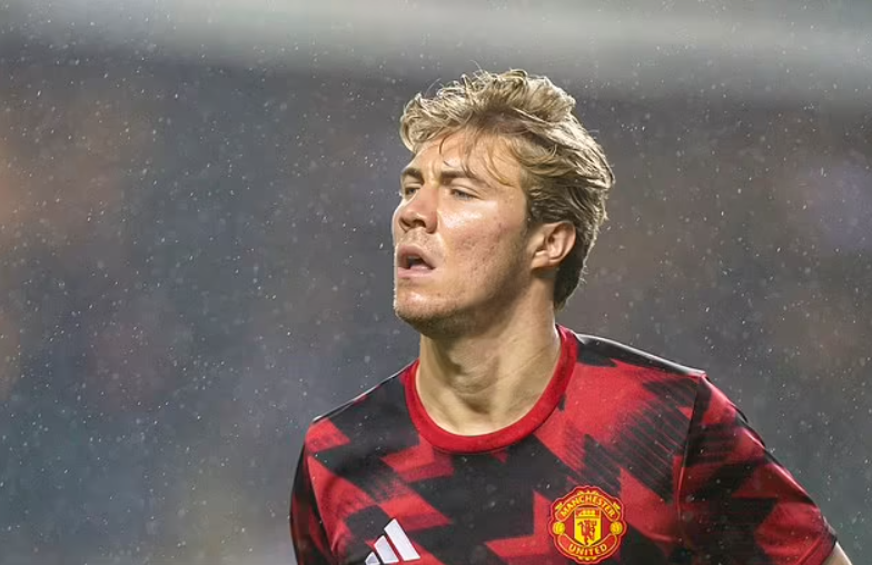 Tin đồn chuyển nhượng hàng ngày: Manchester United muốn giải phóng Hoilen và chào đón Mbeumo, Theo có thể sang Saudi Arabia?