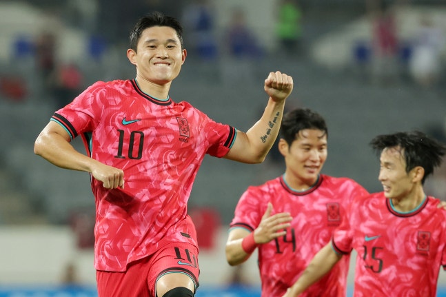 Bản tin trước giải K-League Hàn Quốc: Cầu thủ đa năng Hwang Yo-won của Daegu trở về sau khóa huấn luyện quân sự, ngôi sao Lee Dong-kyung của Gimcheon đang rất nổi tiếng Bản tin trước giải K-League Hàn Quốc: Cầu thủ đa năng Hwang Yo-won của Daegu trở về sau khóa huấn luyện quân sự, ngôi sao Lee Dong-kyung của Gimcheon đang rất nổi tiếng