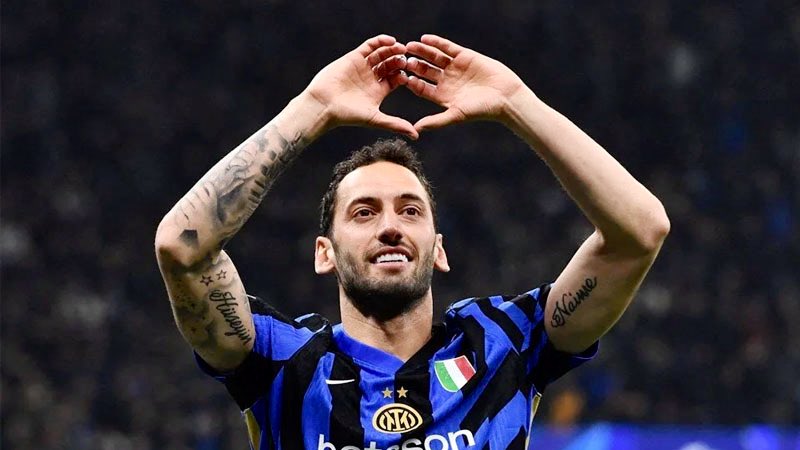 Theo dõi đội bóng: Mourinho đã bật đèn xanh để đưa Calhanoglu vào sân, nhưng cầu thủ này vẫn chưa quyết định có tham gia hay không