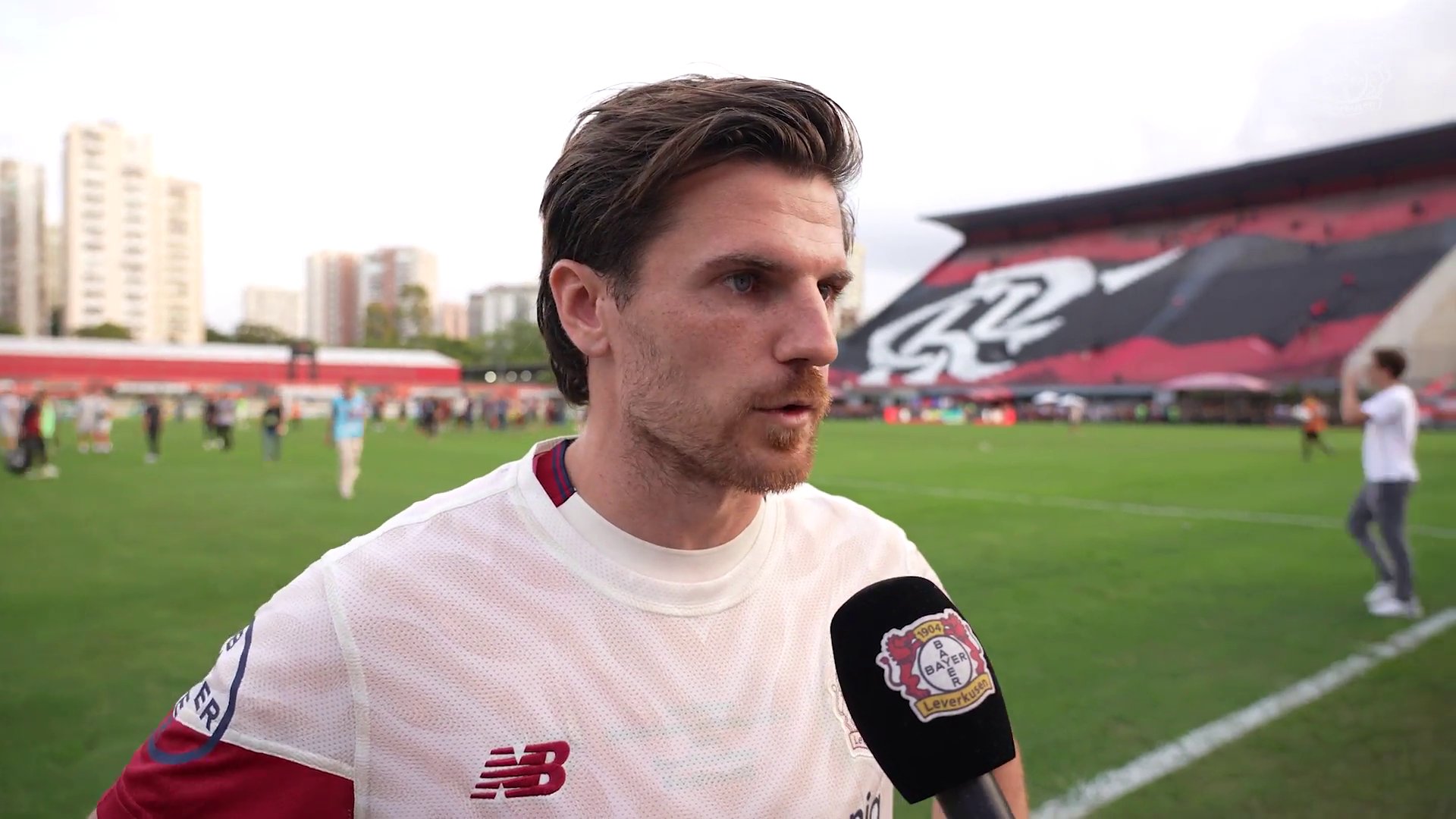 Hoffman: Thật không thể chấp nhận được khi Bayer Leverkusen thua 1-5, nhưng chúng tôi chỉ mới tập luyện cùng nhau được vài ngày và địa điểm tập luyện đang gặp vấn đề.