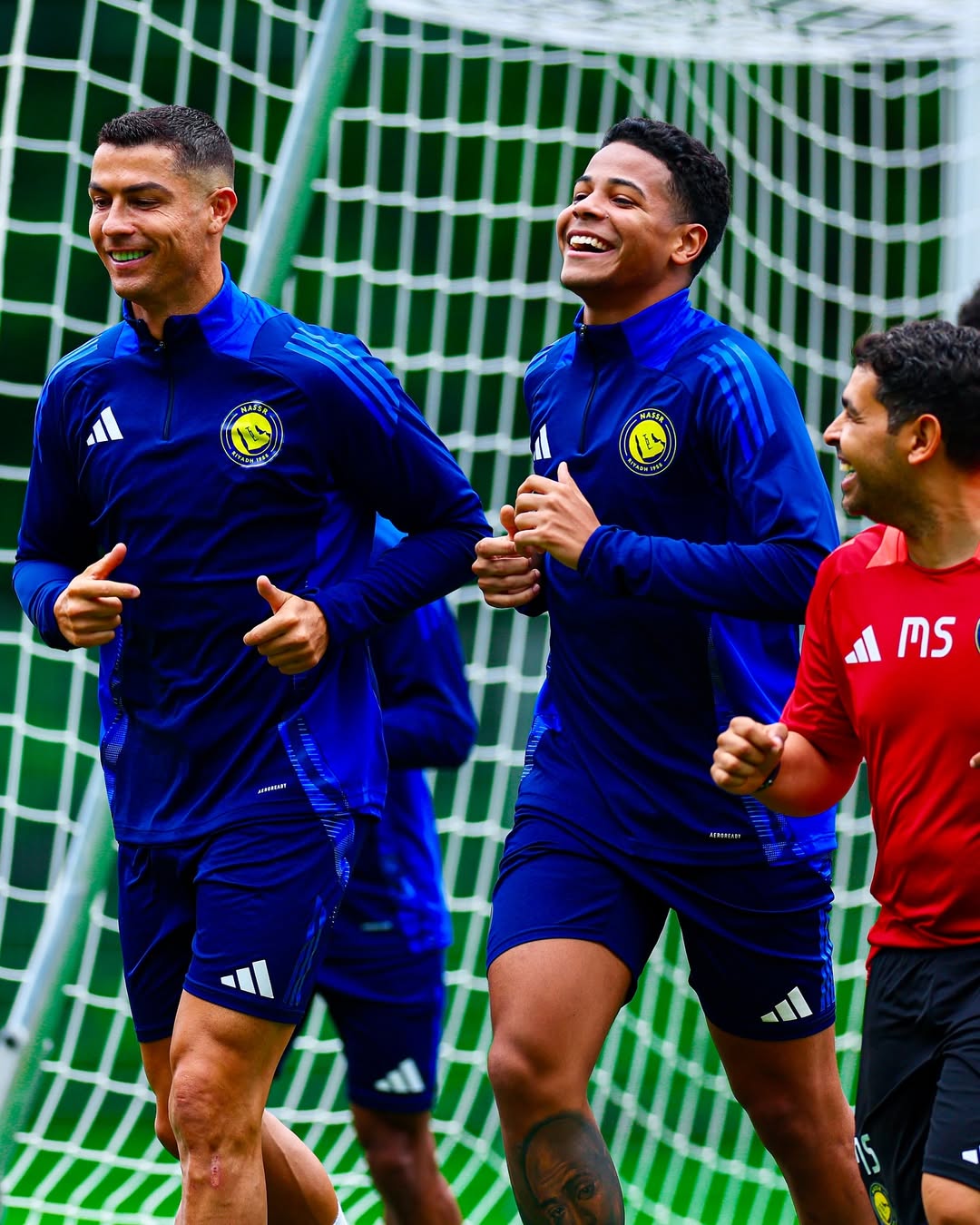 Ronaldo chia sẻ ảnh tập luyện: Nhìn về tương lai, chúng tôi sẽ nỗ lực hết mình! Ronaldo chia sẻ ảnh tập luyện: Nhìn về tương lai, chúng tôi sẽ nỗ lực hết mình!