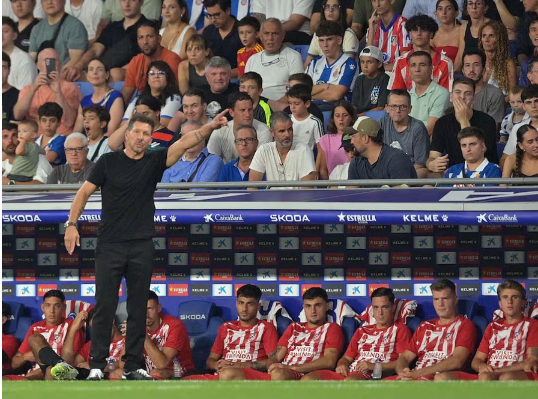 Simeone: Thua cuộc rất đau đớn nhưng nó sẽ giúp chúng tôi trưởng thành hơn. Spider buồn bã sau khi bị thay ra là chuyện bình thường.