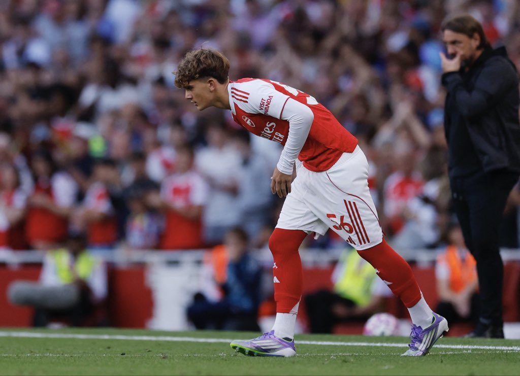 Dawman vào sân từ ghế dự bị và trở thành cầu thủ trẻ thứ hai trong lịch sử Premier League khi mới 15 tuổi 235 ngày.