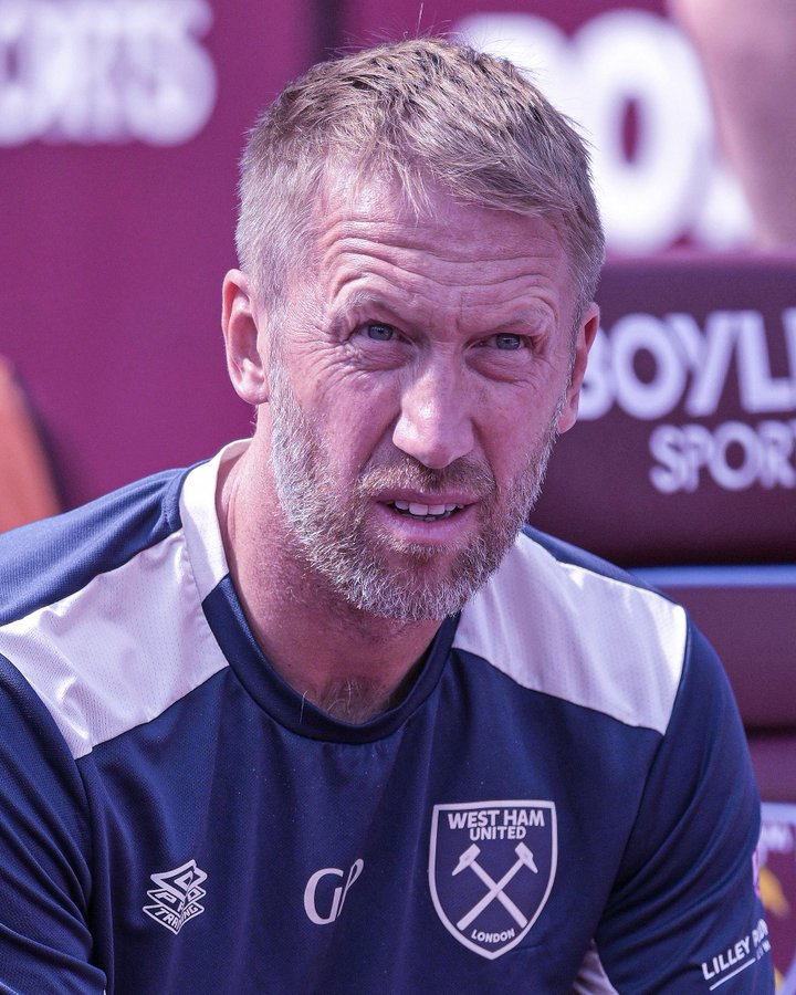 Potter tiếp quản West Ham United, chỉ giành được chín điểm sau mười trận sân nhà đầu tiên tại Premier League, thành tích tệ nhất trong lịch sử câu lạc bộ.