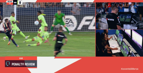 Pedri: Mùa giải trước, pha chạm tay của Chuuameni rõ ràng không được công nhận, nhưng hôm nay pha chạm tay của Balde lại được hưởng quả phạt đền