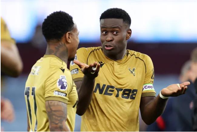 Chủ tịch Crystal Palace tiết lộ lí do Marc Guehi ở lại