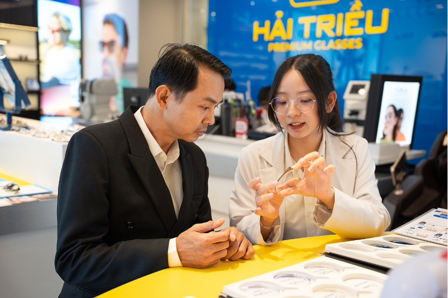Giải mã văn hóa dịch vụ mua kính khác biệt của Kính Hải Triều