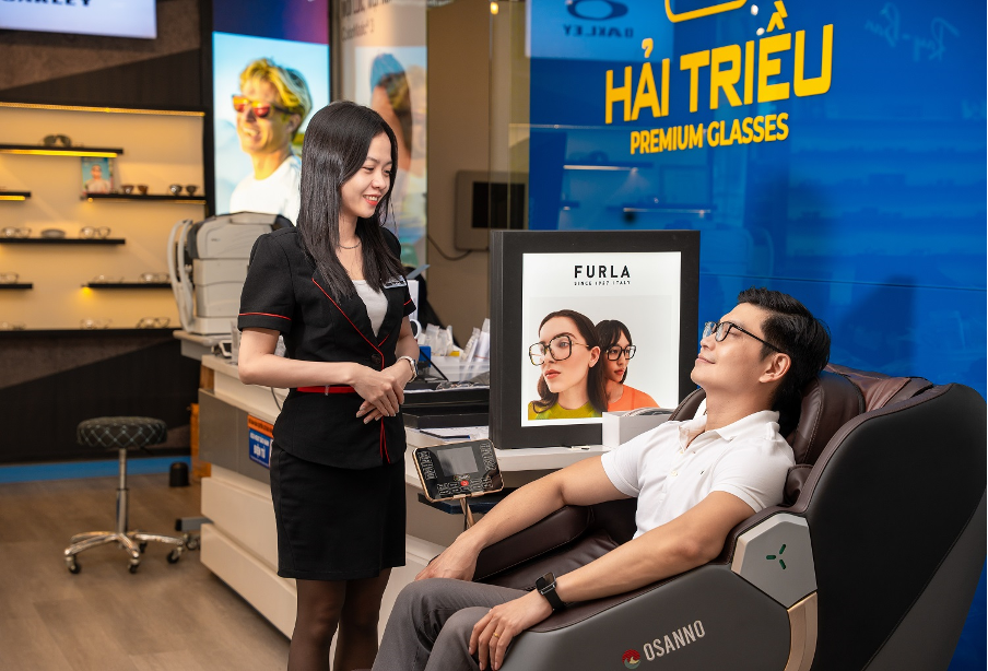 Giải mã văn hóa dịch vụ mua kính khác biệt của Kính Hải Triều