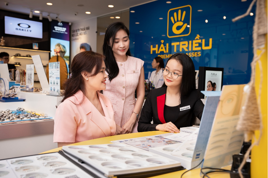 Giải mã văn hóa dịch vụ mua kính khác biệt của Kính Hải Triều