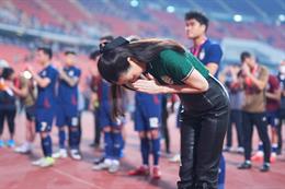 Madam Pang cúi đầu xin lỗi NHM Thái Lan, tiết lộ nguyên nhân sa thải HLV Ishii