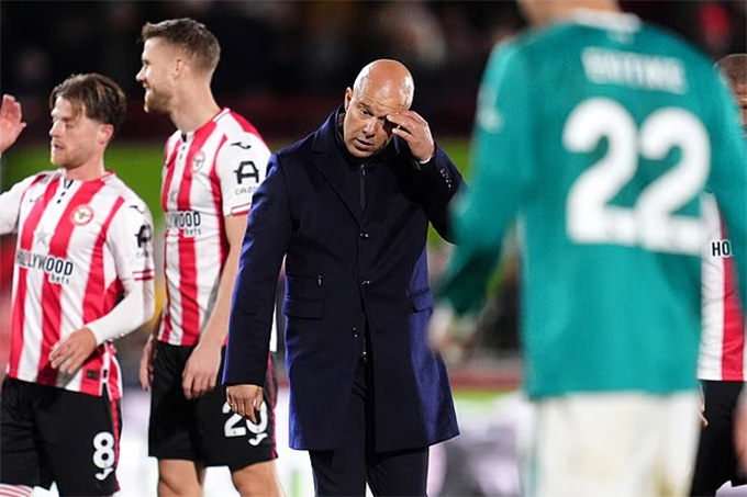 Arne Slot và Liverpool đang dần cạn kiệt những lời biện minh