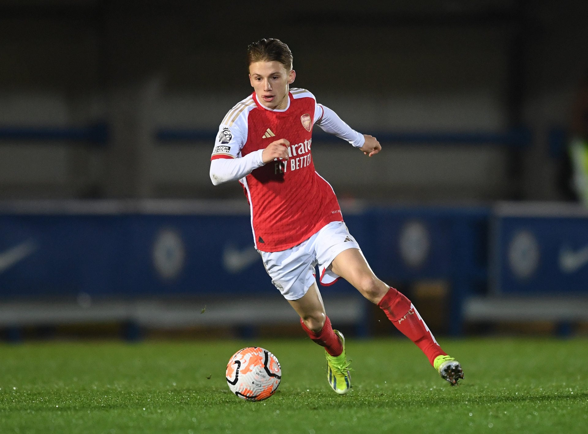 Vì sao cầu thủ trẻ Anh ồ ạt rời Premier League để ra châu Âu?